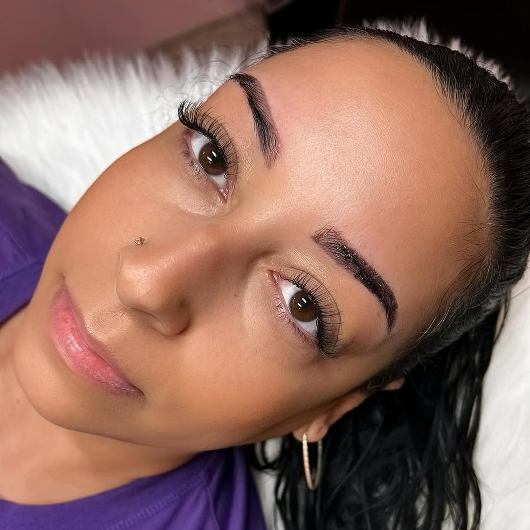 Classic lash set with healing brows